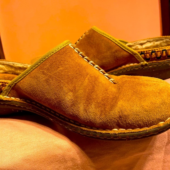 Tan Suede Ugg Slide In Clogs - Picture 1 of 5